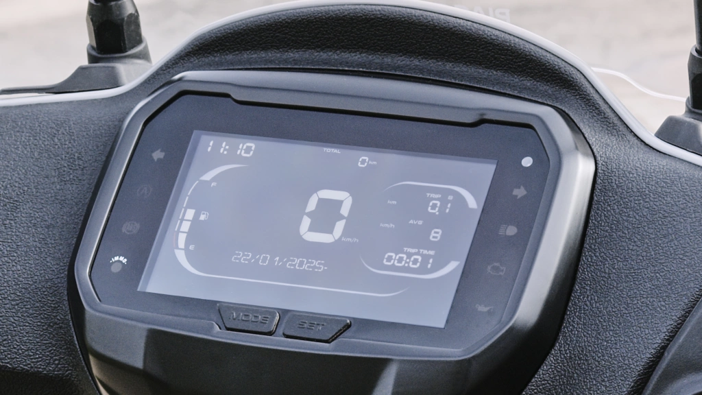 Piaggio Liberty MY2025 Cockpit Detail Lifestyle